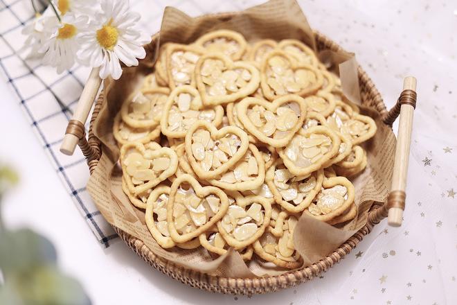 Crispy Butter Cookies Made with Fresh Whipping Cream Recipe